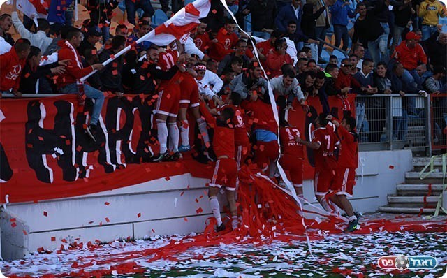 שחקני איכסל עם האוהדים (עדי מלול)